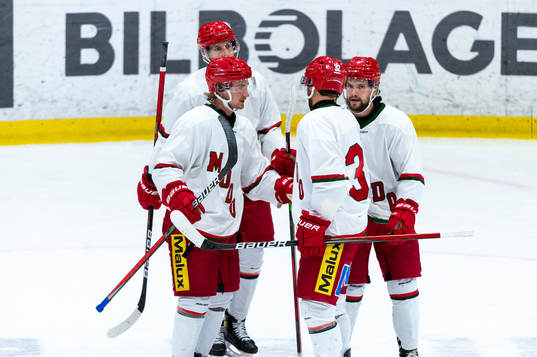 Modos Riley Woods och Markus Modigs jublar