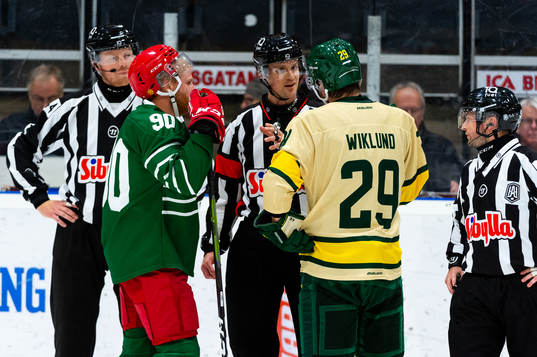 Moras Daniel Ljunggren och Björklövens Alexander Wiklund