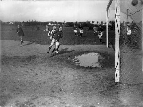Fotboll, Limhamns idrottsplats. Urania - Malmö Boll- &
