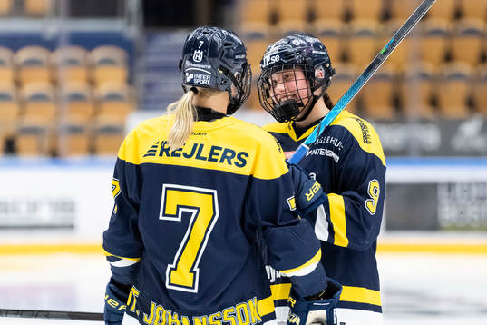 s Jenna Raunio och Thea Johansson