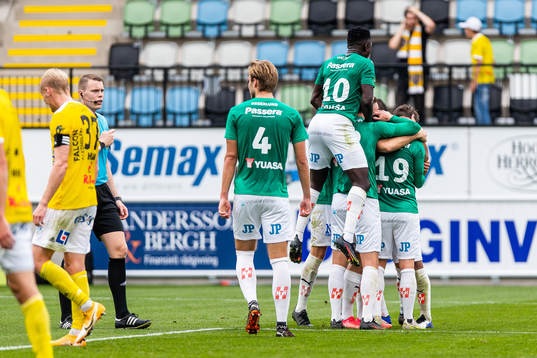 Jönköpings Robin Book jublar med lagkamrater