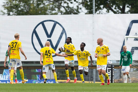 Falkenbergs Adam Bergmark Wiberg och Godwin Aguda gör