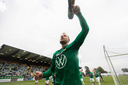 Jönköpings Sebastian Crona jublar