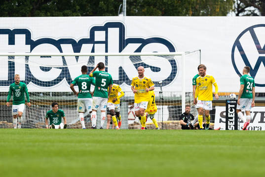 Falkenbergs Adam Bergmark Wiberg med lagkamrater