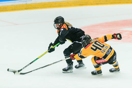 Brynäs Evelina Mäkinen och Luleås Noora Tulus