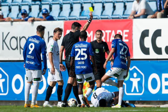 Trelleborgs Johan Blomberg får gult kort