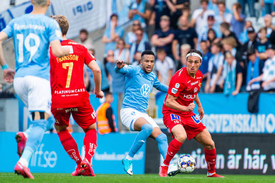 Malmö FFs Martin Olsson och IFK Norrköpings Jonathan Levi