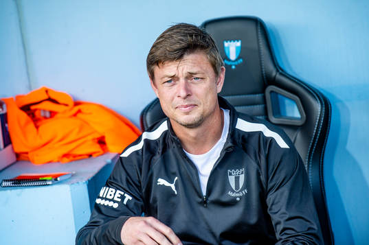 Malmö FFs huvudtränare Jon Dahl Tomasson innan