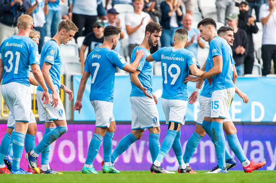 Malmö FFs Adi Nalic jublar med lagkamrater