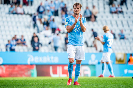 Malmö FFs Eric Larsson deppar