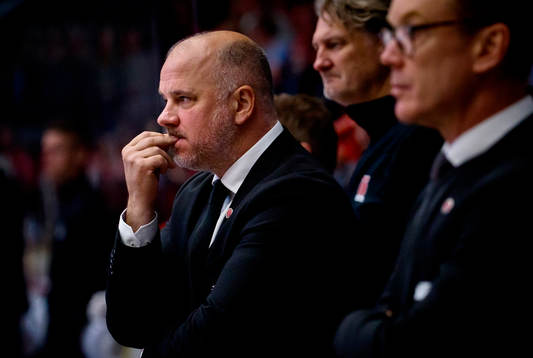 Örebros assisterande tränare Stefan Nyman deppar