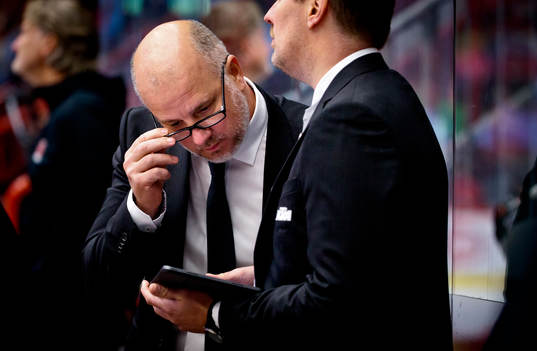 Örebros assisterande tränare Stefan Nyman deppar