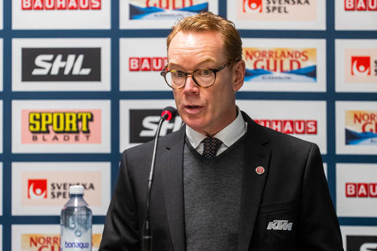 Örebros tränare Niklas Eriksson på presskonferensen