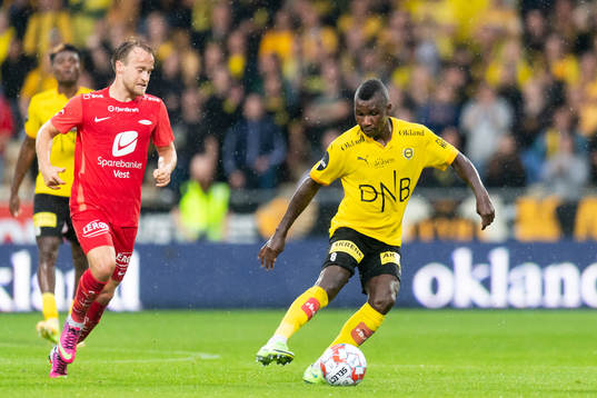 Bård Finne of Brann and Ifeanyi Mathew of Lillestrøm