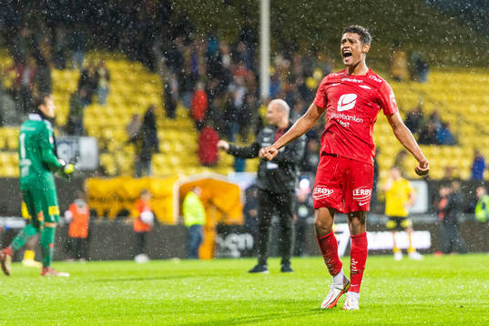 Japhet Sery Larsen of Brann celebrates