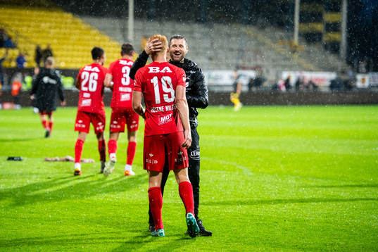Sivert Heltne Nilsen of Brann and Eirik Horneland, head