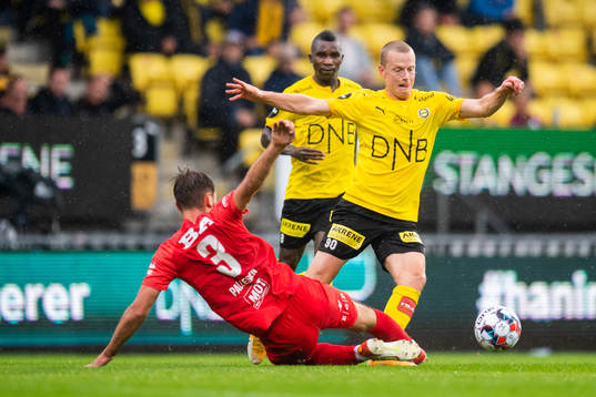 Fredrik Pallesen Knudsen of Brann and Daniel Gustafsson of