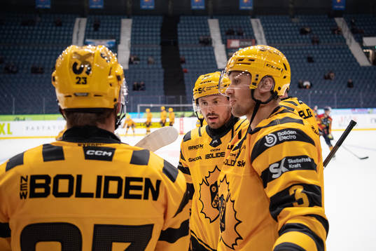 Skellefteås Jayce Hawryluk och Michael Kapla  värmer upp