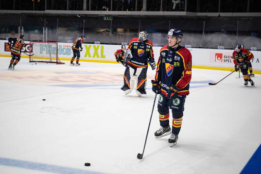 Djurgårdens Oscar Bjerselius värmer upp