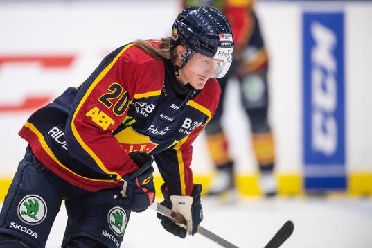 Djurgårdens Marcus Sörensen värmer upp
