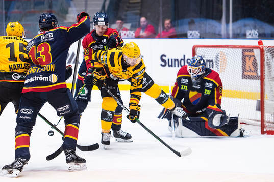 Djurgårdens Tom Nilsson och Skellefteås Tom Kühnhackl