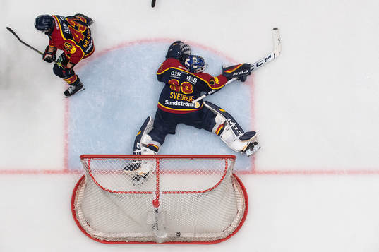 Djurgårdens målvakt Niklas Svedberg släpper in 0-1
