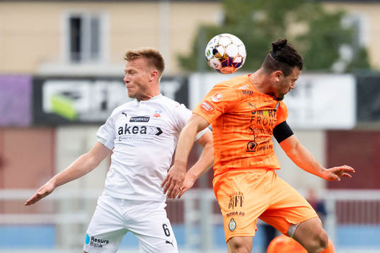 Helsingborgs Andreas Landgren och  AFC Eskilstunas
