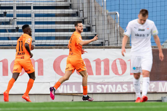 AFC Eskilstunas Ashley Mark Coffey jublar