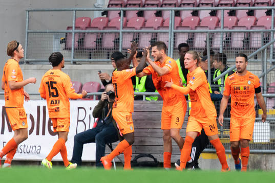 AFC Eskilstunas Ashley Mark Coffey jublar