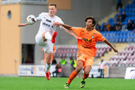 Helsingborgs Rasmus Karjalainen och  AFC Eskilstunas Robin