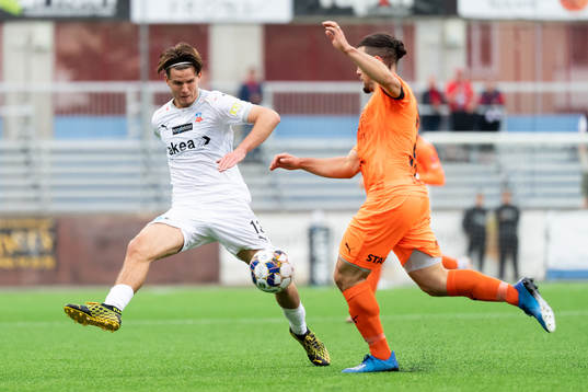 Helsingborgs Wilhelm Loeper och  AFC Eskilstunas Abdelkarim