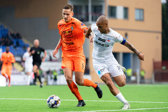 AFC Eskilstunas Pontus Rödin och  Helsingborgs Anthony van