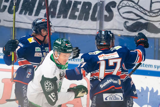 Växjös Emil Forslund jublar