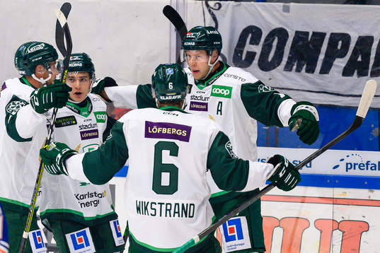 Färjestads Victor Ejdsell jublar