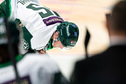 Färjestads Gustav Rydahl åker av isen