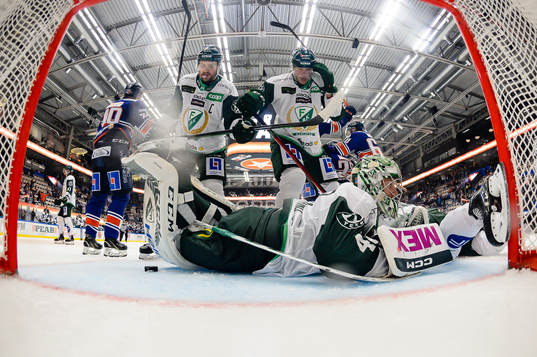 Färjestads målvakt Henrik Haukeland, Mikael Wikstrand och