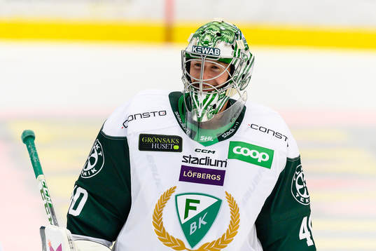 Färjestads målvakt Henrik Haukeland jublar