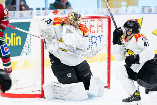 Brynäs målvakt  Veini Vehviläinen