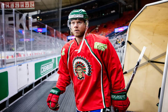 Frölundas Christian Folin innan ishockeymatchen i SHL