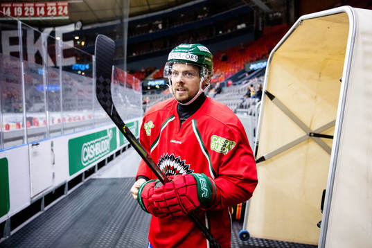 Frölundas Mats Rosseli Olsen innan ishockeymatchen i SHL