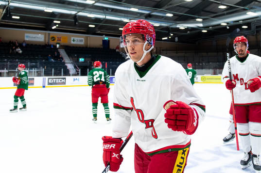 Modos Max Tjernström jublar