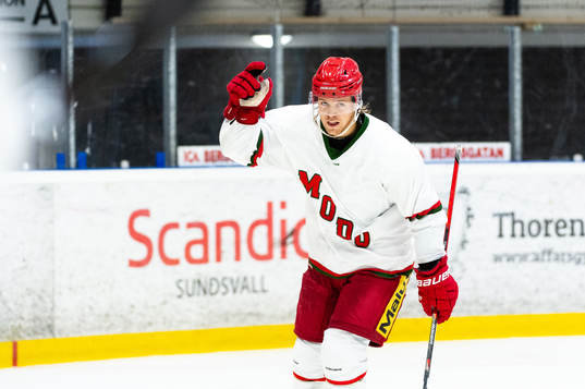 Modos Mikkel Aagaard jublar