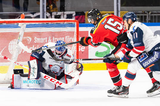 Luleås Carl Mattsson gör 4-2 bakom Linköpings målvakt