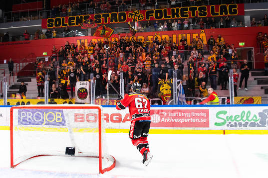 Luleås Linus Omark tackar supportrarna