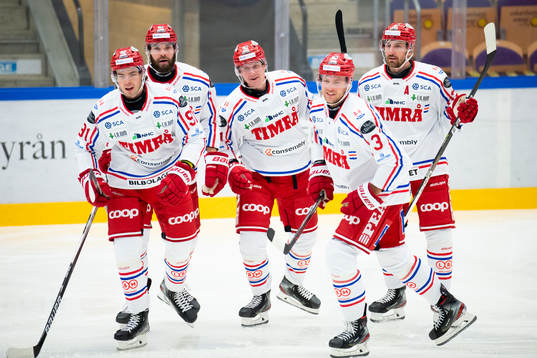 Timrås Per Svensson jublar med lagkamraterna