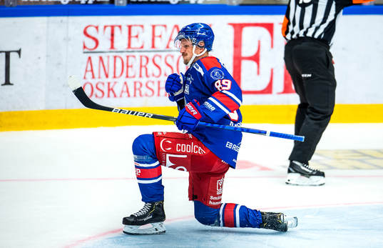 Oskarshamns Patrik Karlkvist jublar