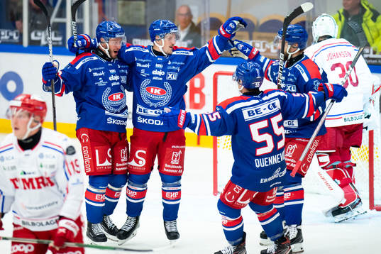 Oskarshamns Tomas Zohorna jublar med lagkamraterna