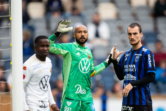 Östersunds målvakt Aly Keita och Adam Hellborg