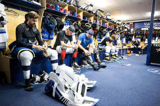 Leksands målvakt Axel Brage och Leksands Calle Själin och