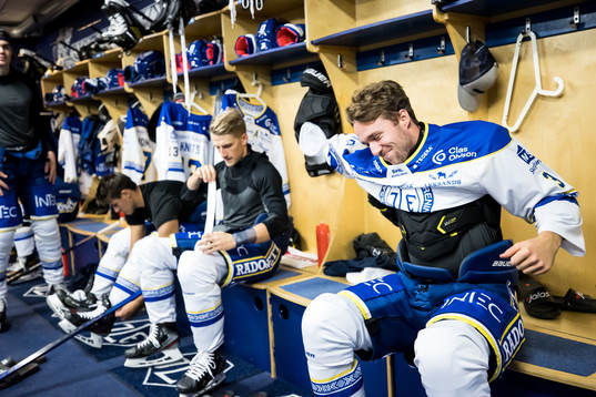 Leksands August Berg innan ishockeymatchen i SHL mellan